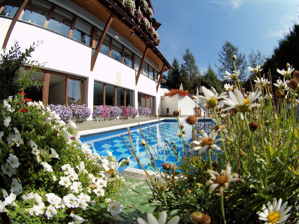 Hotel Montana Arzl im Pitztal Exterior photo